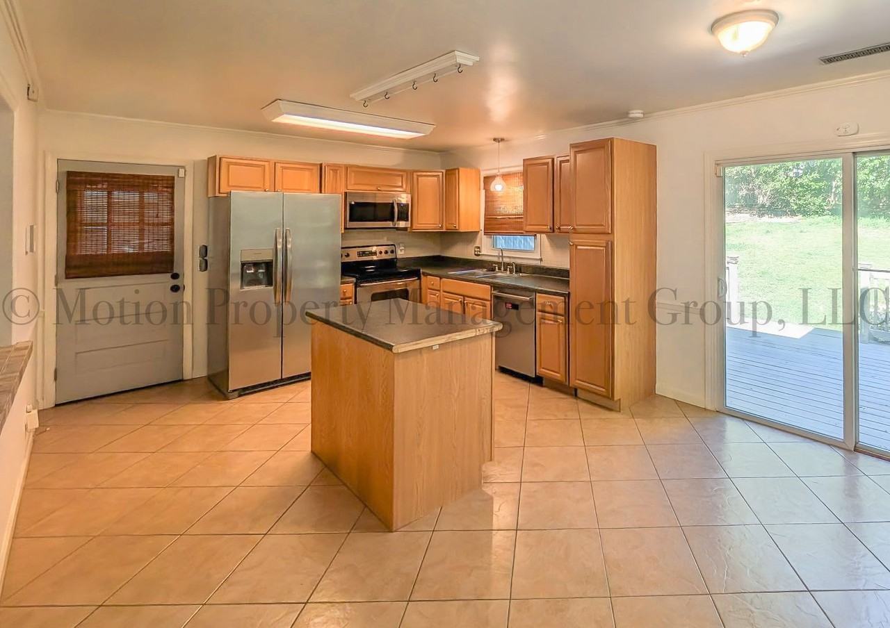 2400 Lawrence Dr - Photo 3 of 15