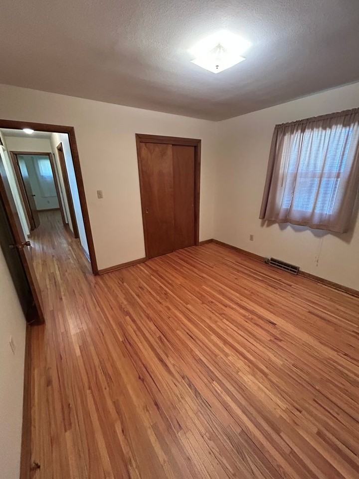 105 Bellaire Rd - Photo 2 of 9