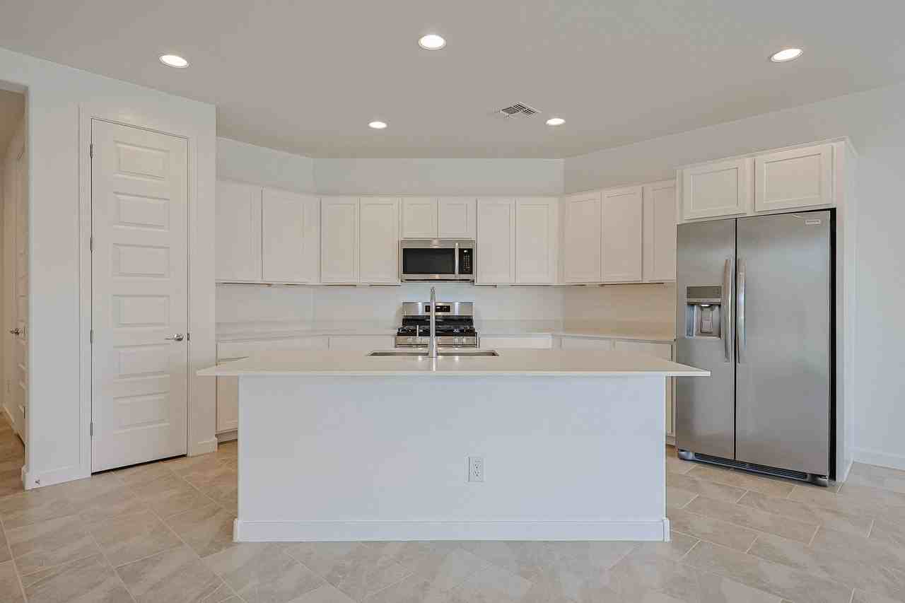 7832 W Hide Trl - Photo 5 of 38