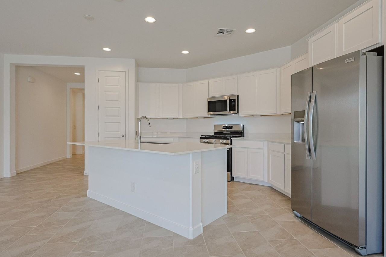 7832 W Hide Trl - Photo 7 of 38