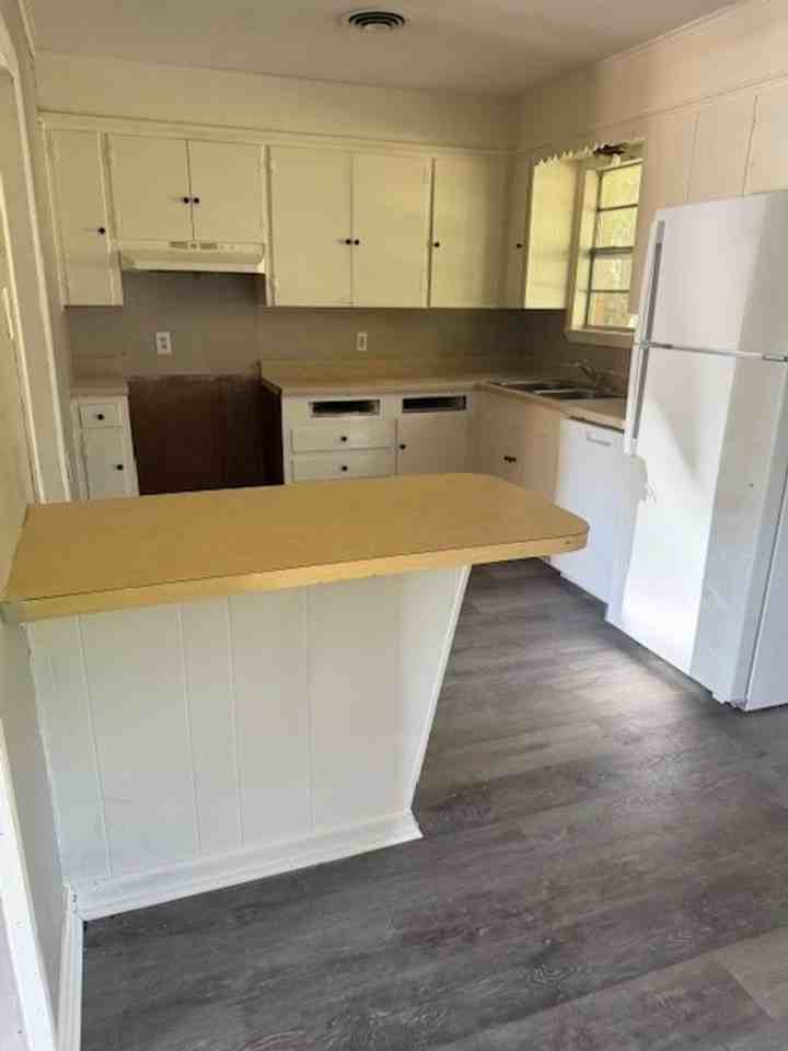 1415 Mockingbird Ln - Photo 4 of 12