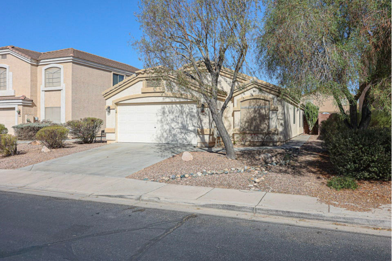 23928 W Desert Bloom St - Photo 6 of 40
