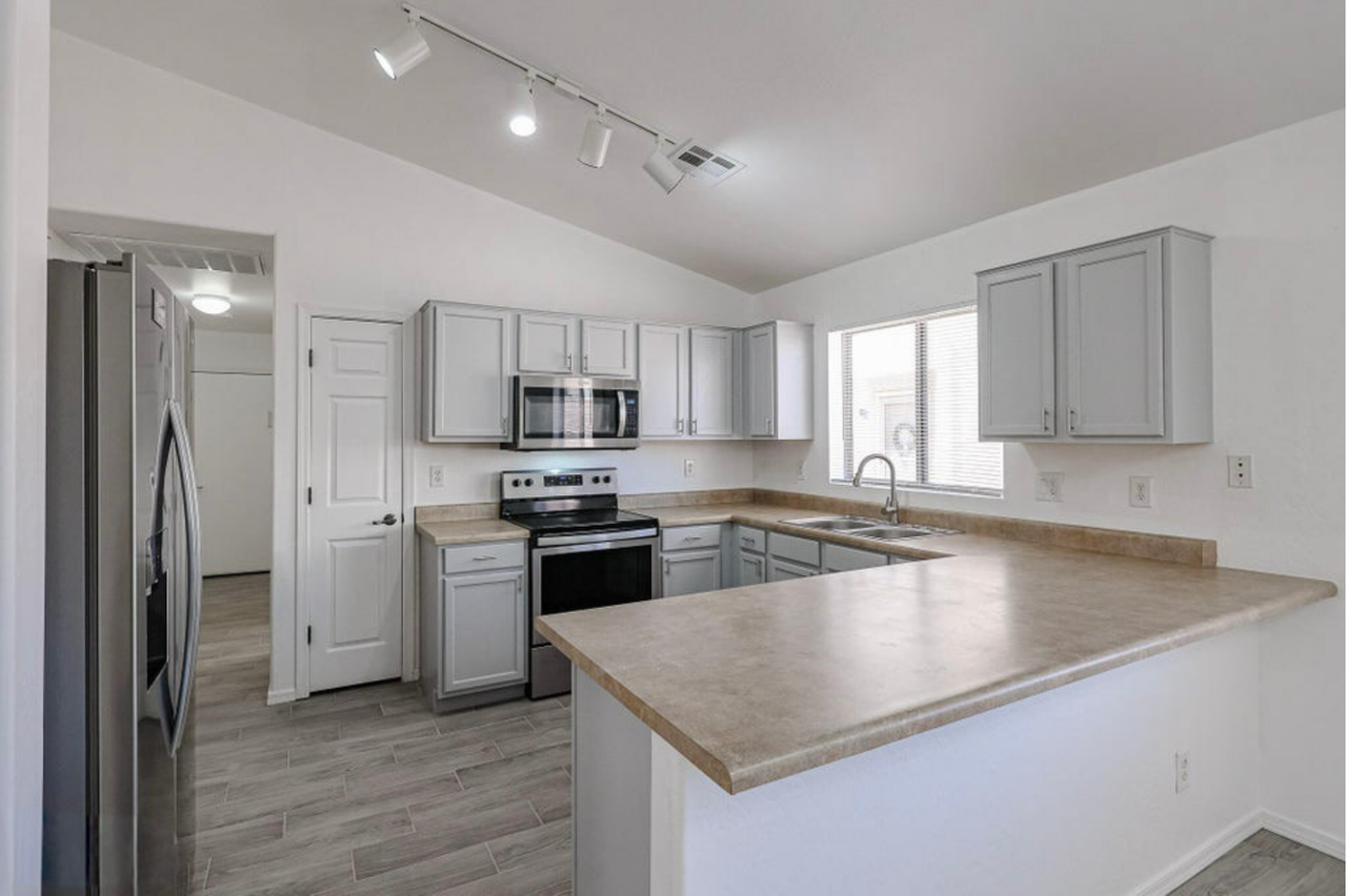 23928 W Desert Bloom St