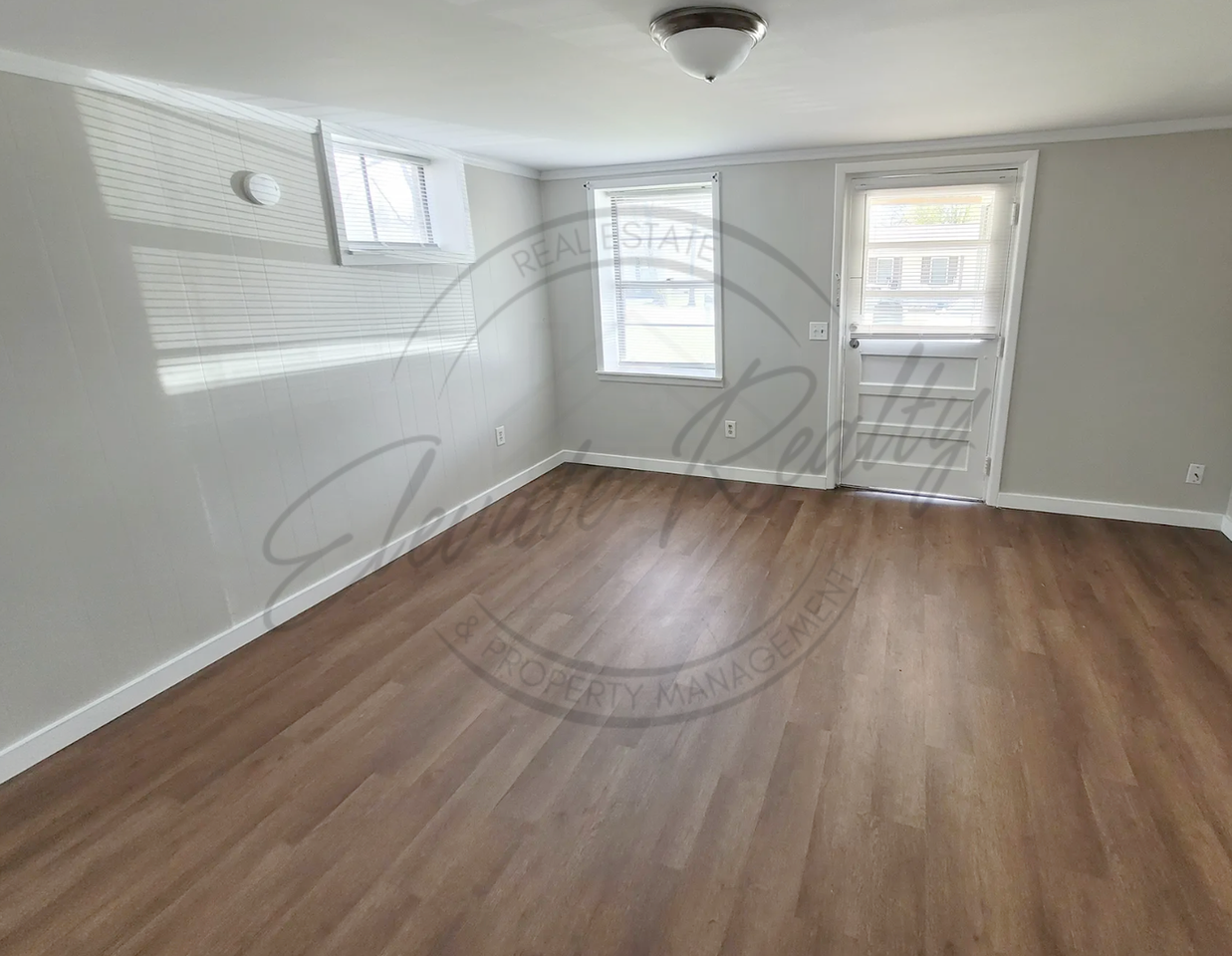 114 E 17th St #1A - Photo 3 of 6