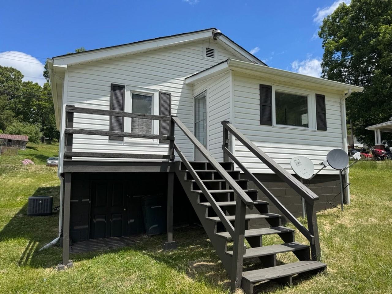 208 Gravely Rd - Photo 2 of 7
