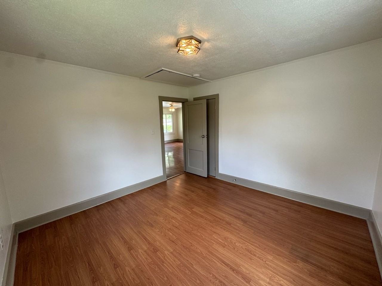 208 Gravely Rd - Photo 5 of 7