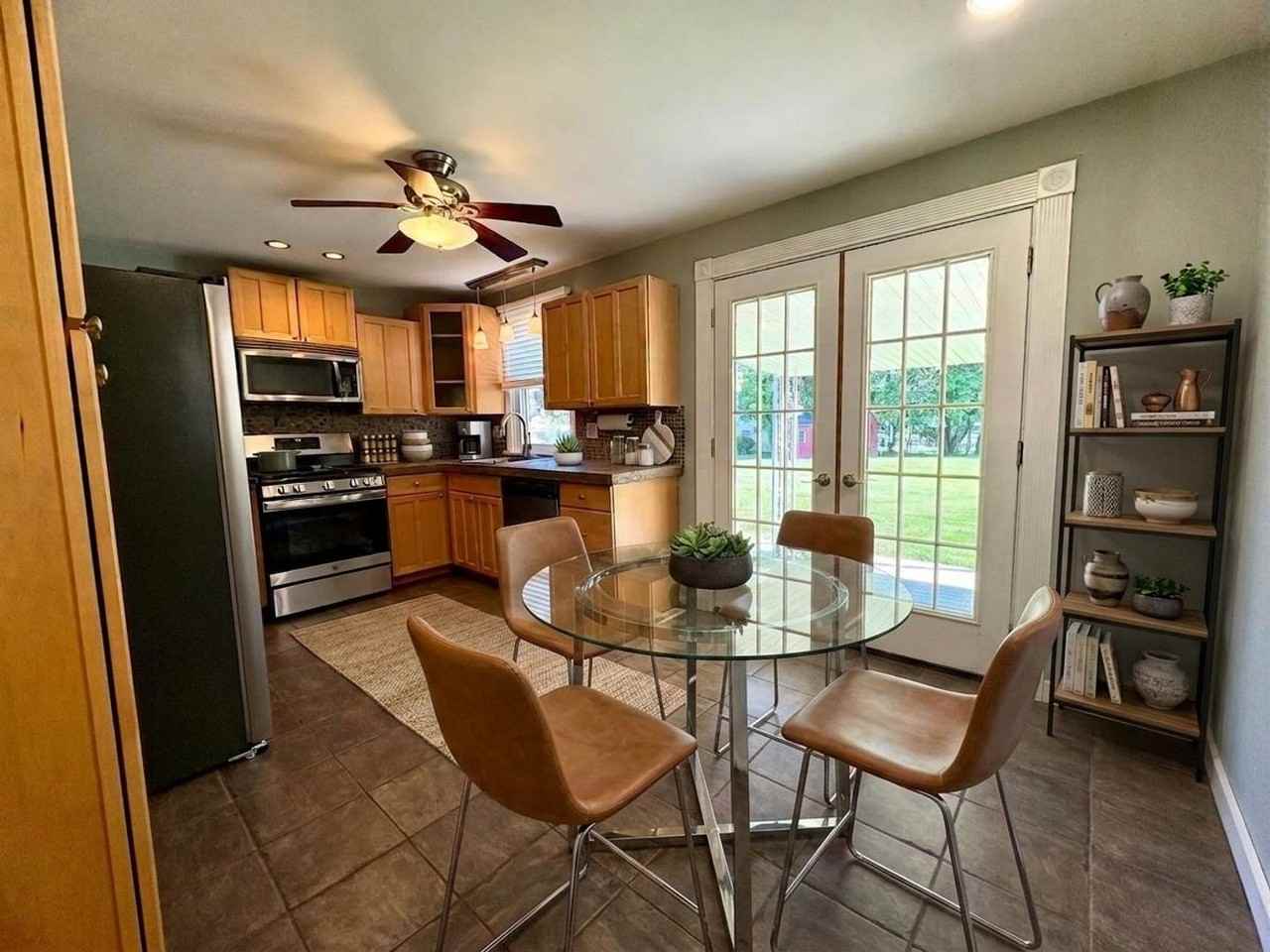 135 Peach Ave - Photo 4 of 26