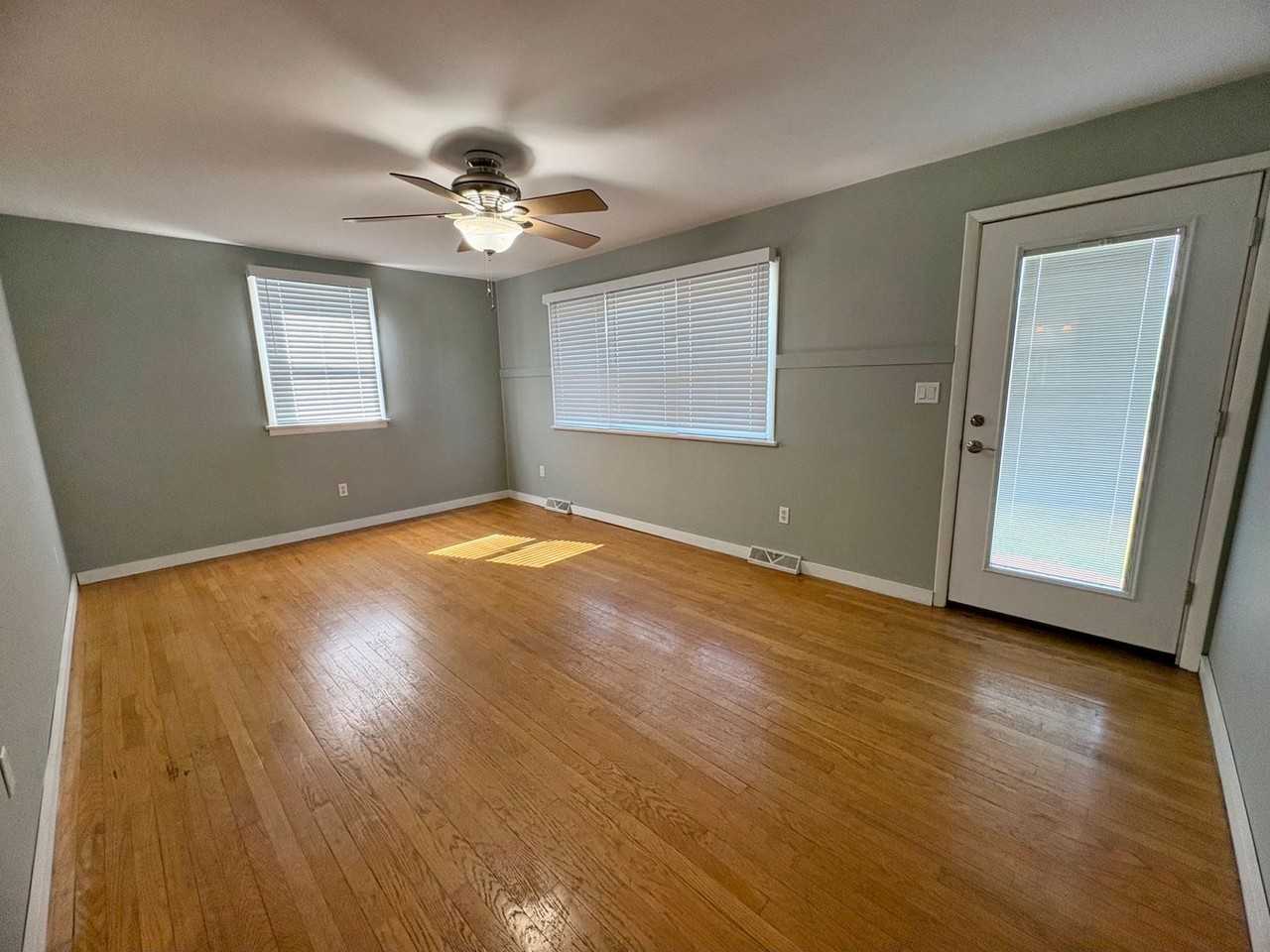 135 Peach Ave - Photo 7 of 26