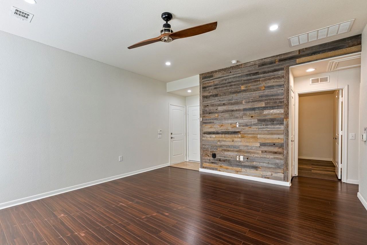 10200 Lone Pine Ln - Photo 3 of 18