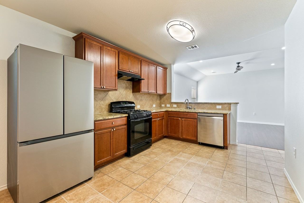 10200 Lone Pine Ln - Photo 6 of 18