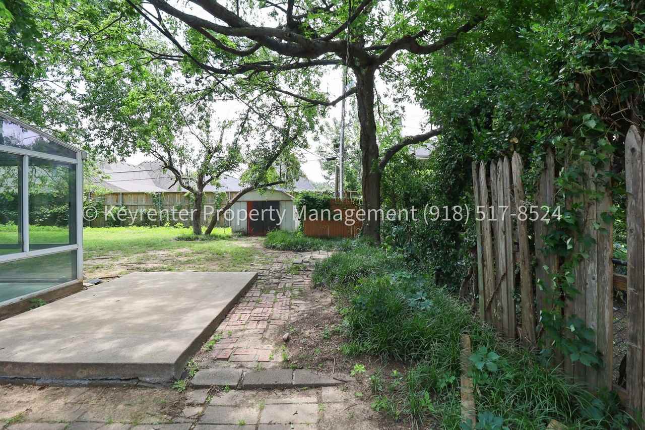 1426 E 32nd Pl - Photo 6 of 41