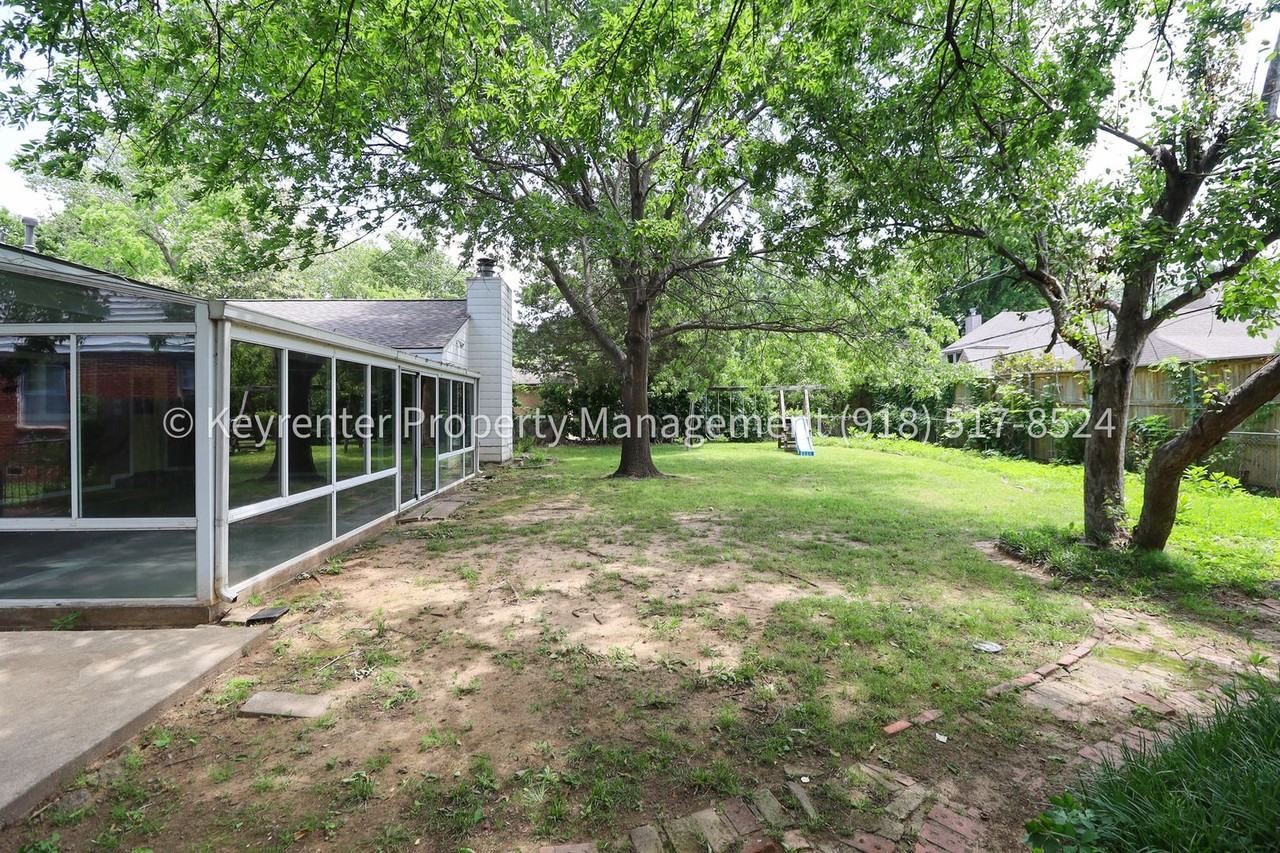 1426 E 32nd Pl - Photo 7 of 41