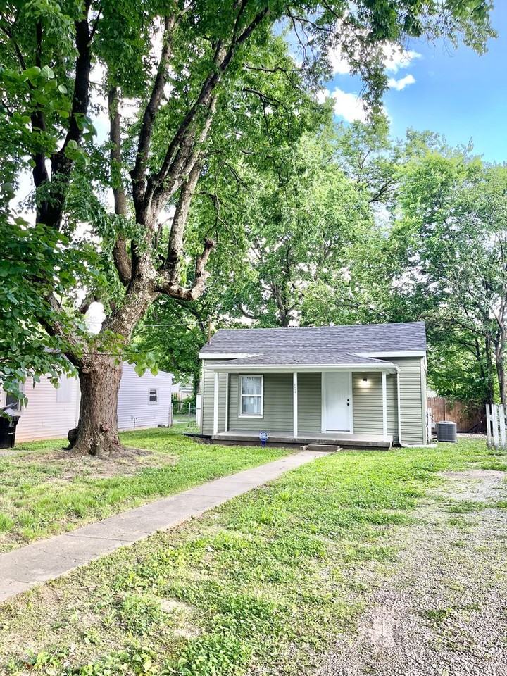 1118 W Whitney Ave - Photo 4 of 28