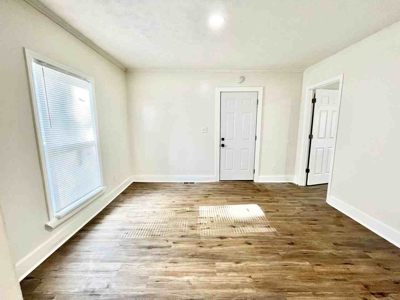 1118 W Whitney Ave - Photo 5 of 28