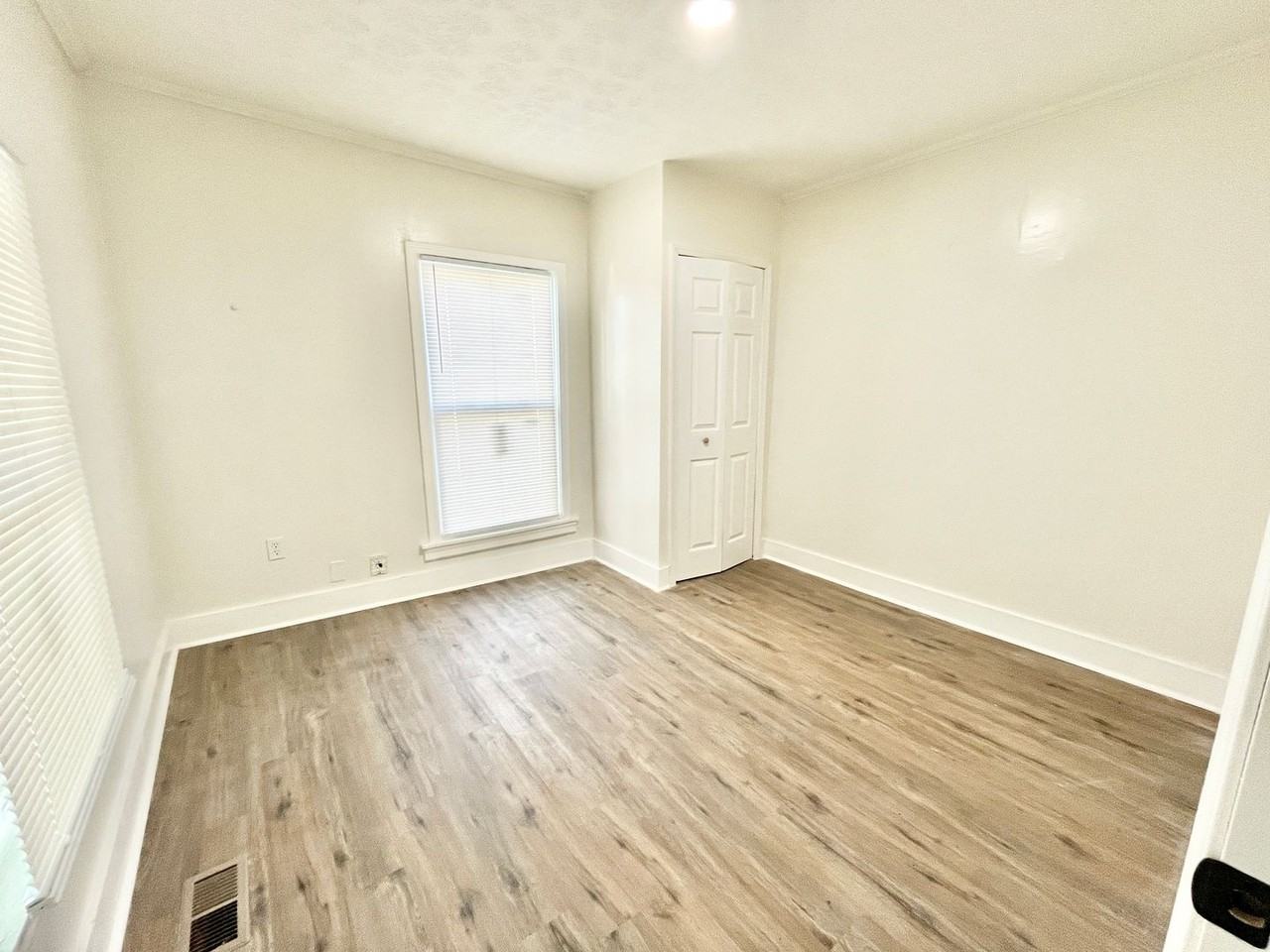 1118 W Whitney Ave - Photo 7 of 28