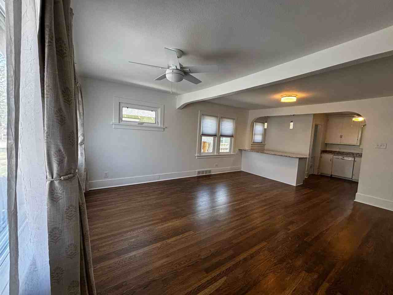 1117 W 31st St - Photo 4 of 50