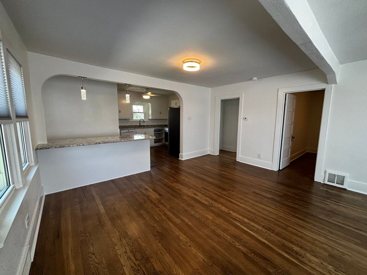 1117 W 31st St - Photo 6 of 50