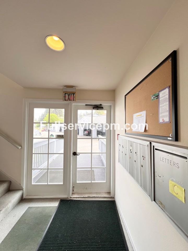 12023 Se 60th St - Photo 3 of 27