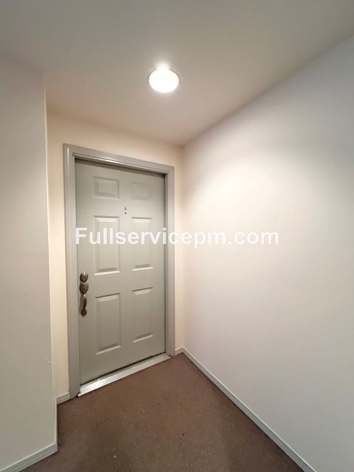 12023 Se 60th St - Photo 4 of 27
