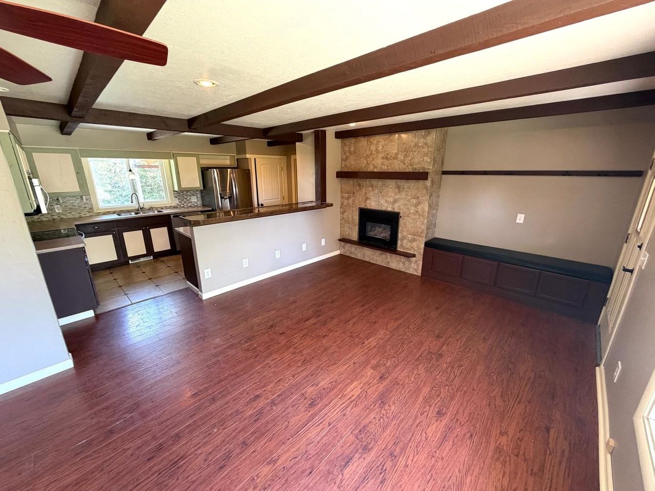 101 Elmwood Ln - Photo 2 of 10