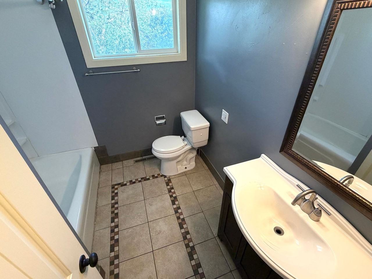 101 Elmwood Ln - Photo 5 of 10