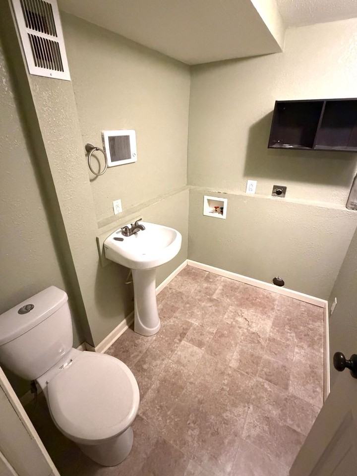 101 Elmwood Ln - Photo 7 of 10