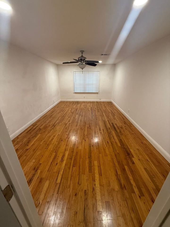700 Mercedes St - Photo 6 of 12