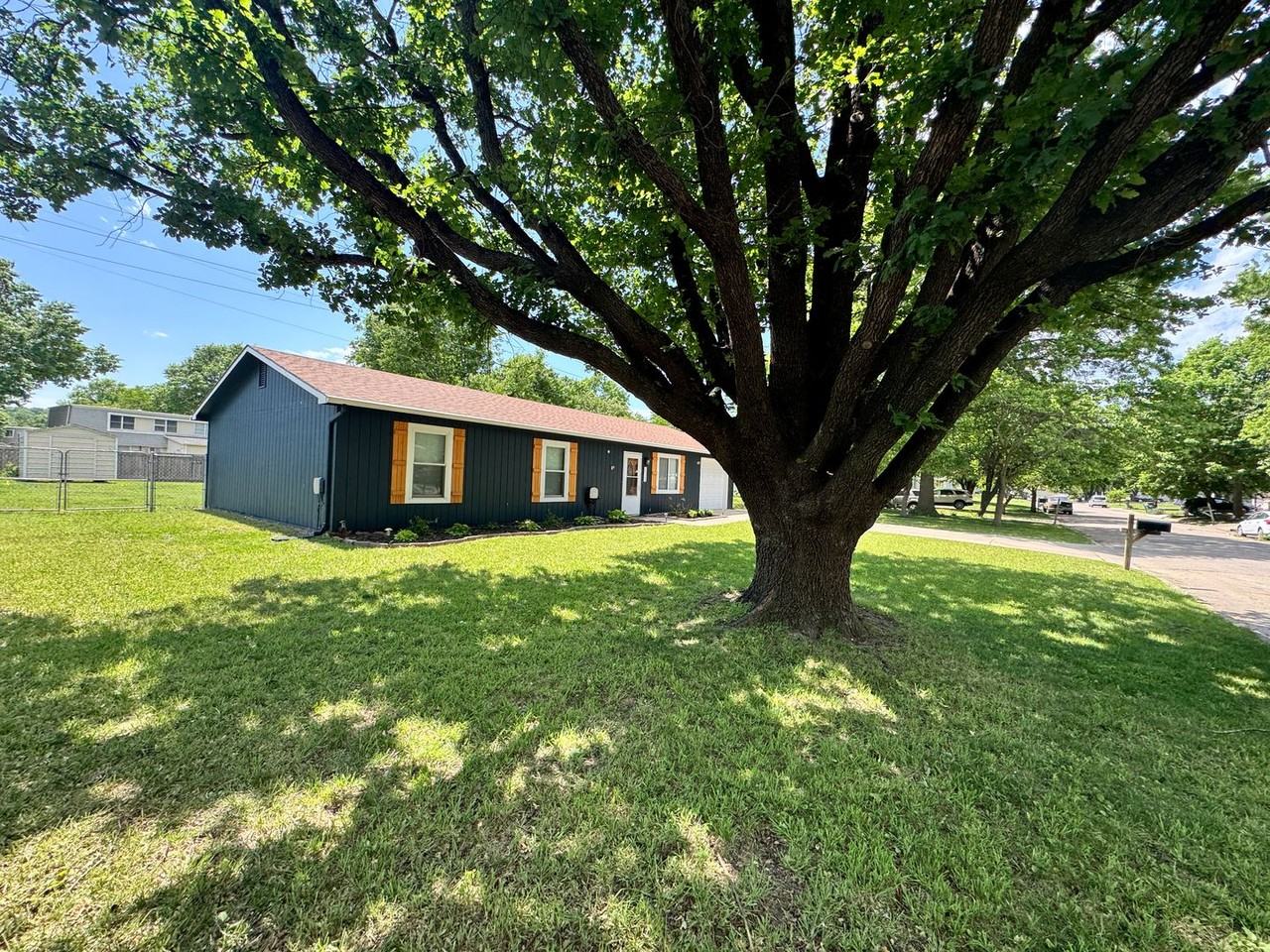 2125 Griffith Ter - Photo 3 of 21