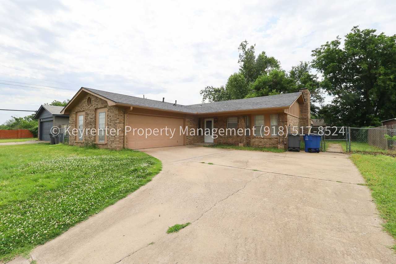 12804 E 13th St - Photo 2 of 31