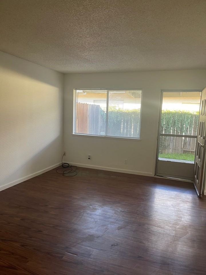 579 Fir St - Photo 3 of 19