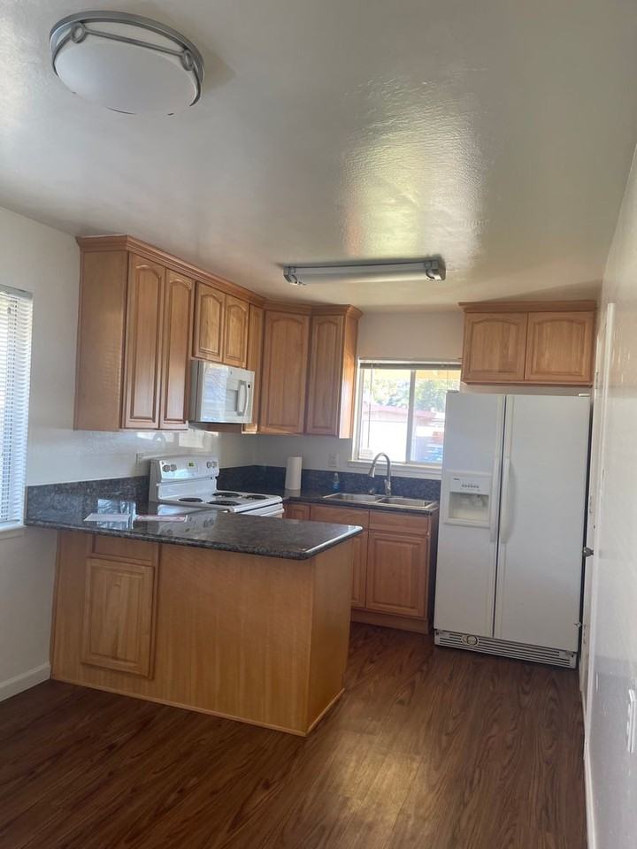 579 Fir St - Photo 5 of 19