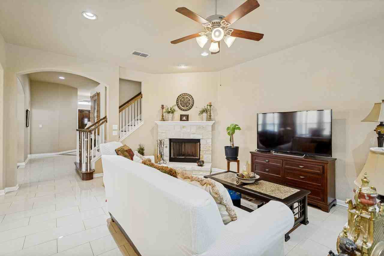 10539 Alcantara - Photo 2 of 25
