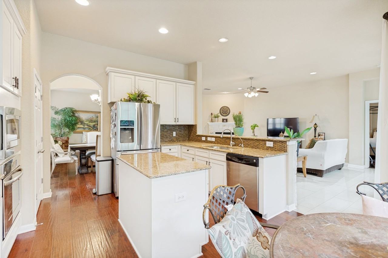 10539 Alcantara - Photo 6 of 25