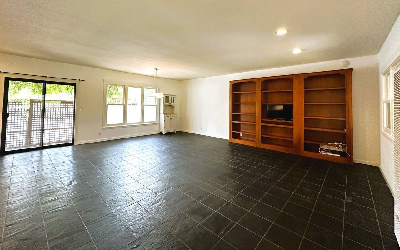 907 Mustang Ct - Photo 7 of 24