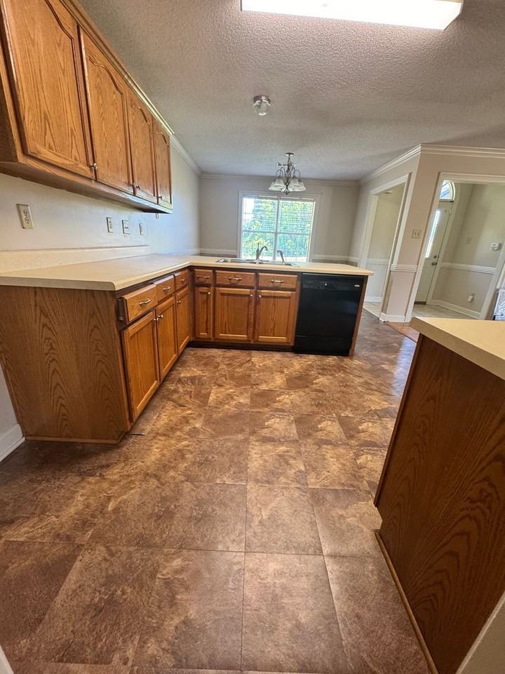 397 Park St - Photo 5 of 10