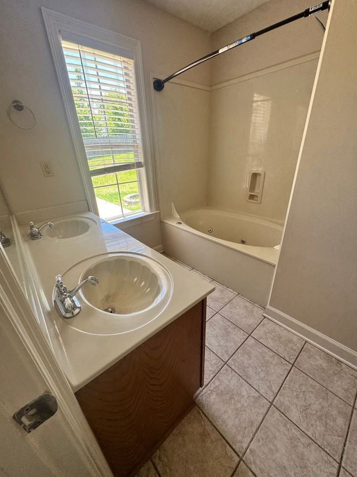 397 Park St - Photo 7 of 10