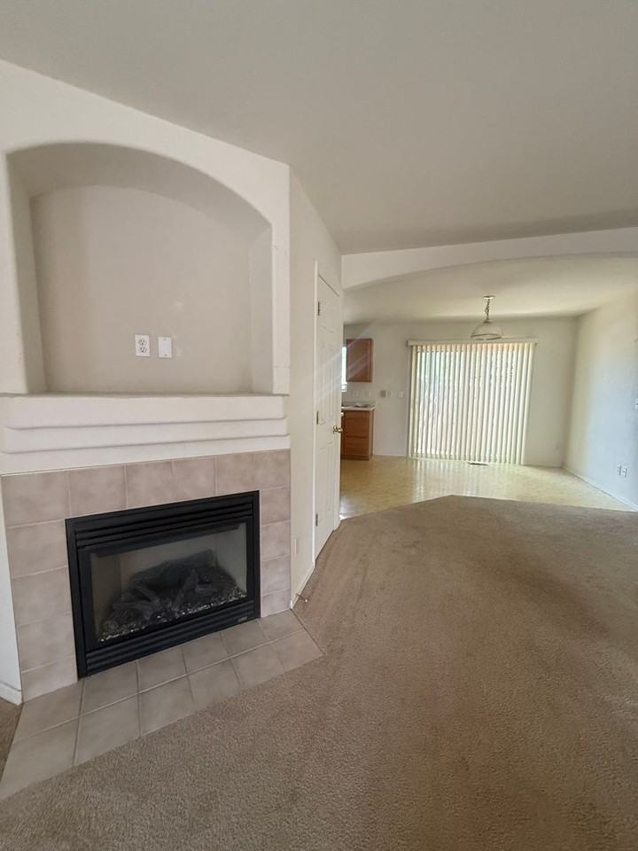 299 Ellers Grv - Photo 3 of 11