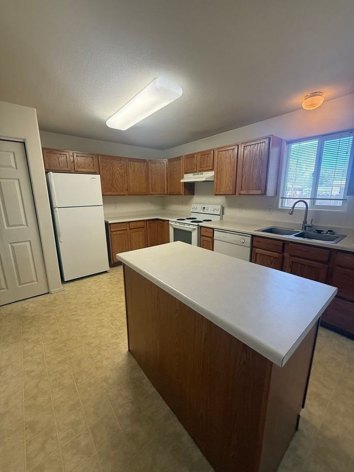 299 Ellers Grv - Photo 4 of 11