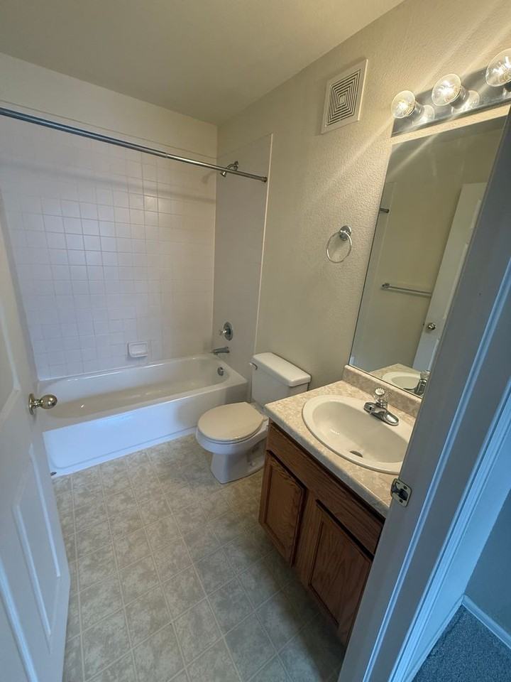 299 Ellers Grv - Photo 7 of 11