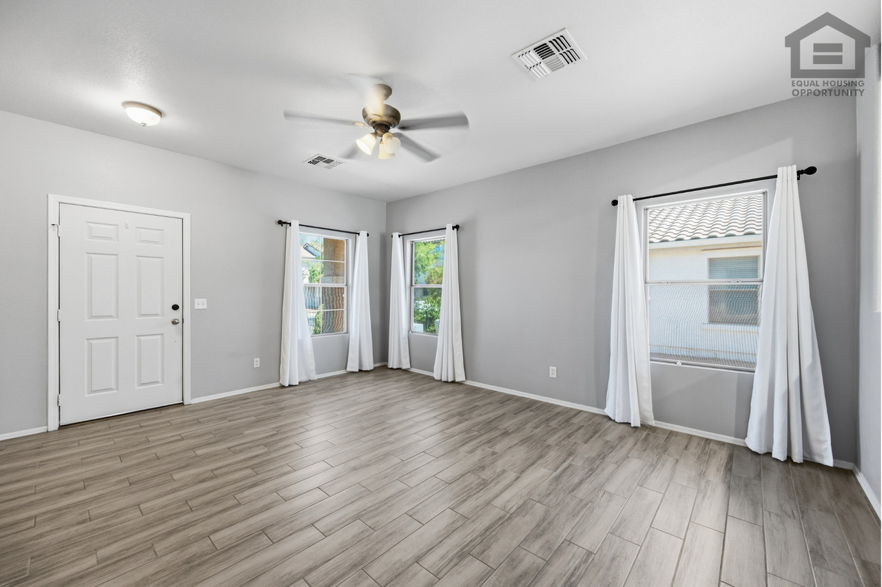 1328 S Bridgegate Dr - Photo 3 of 33