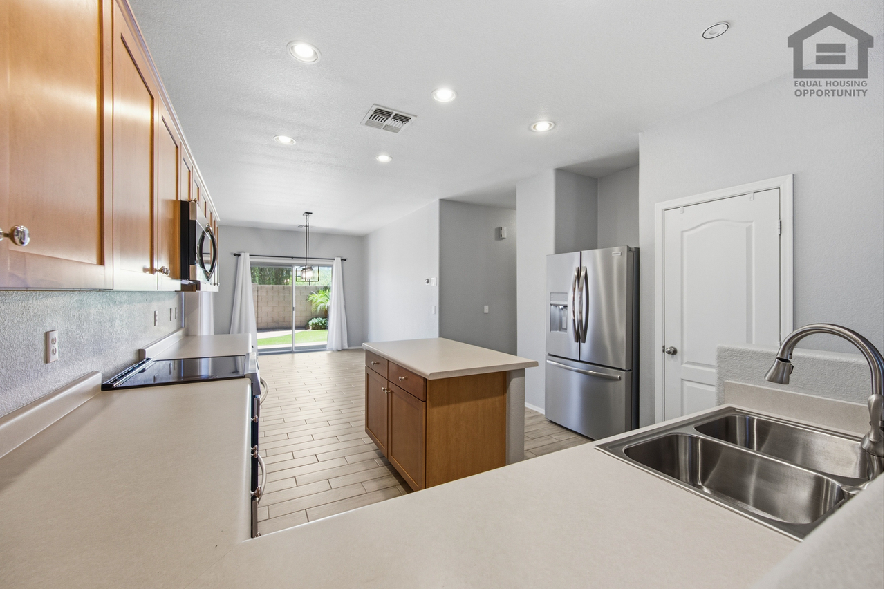 1328 S Bridgegate Dr - Photo 5 of 33