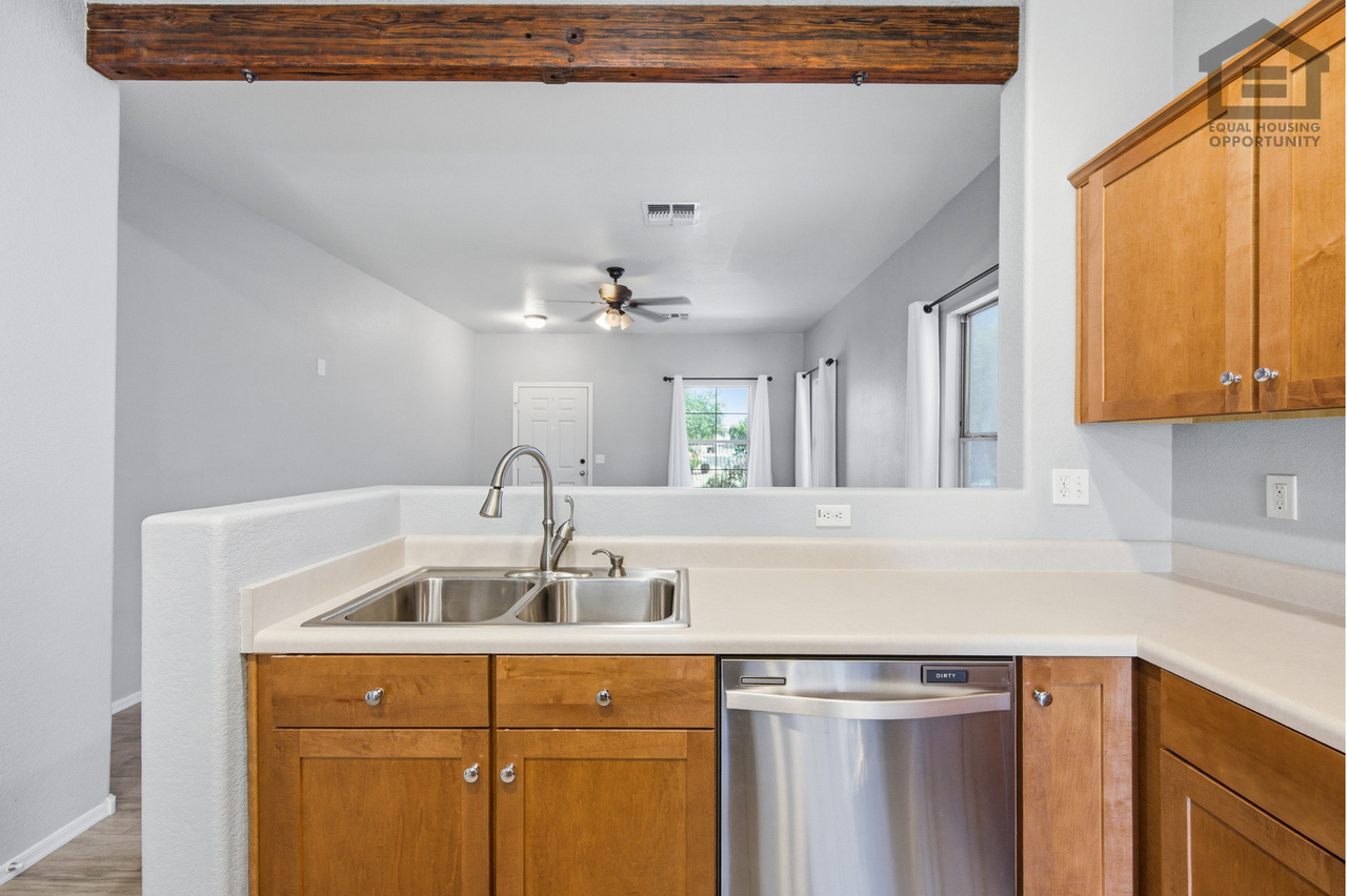 1328 S Bridgegate Dr - Photo 7 of 33