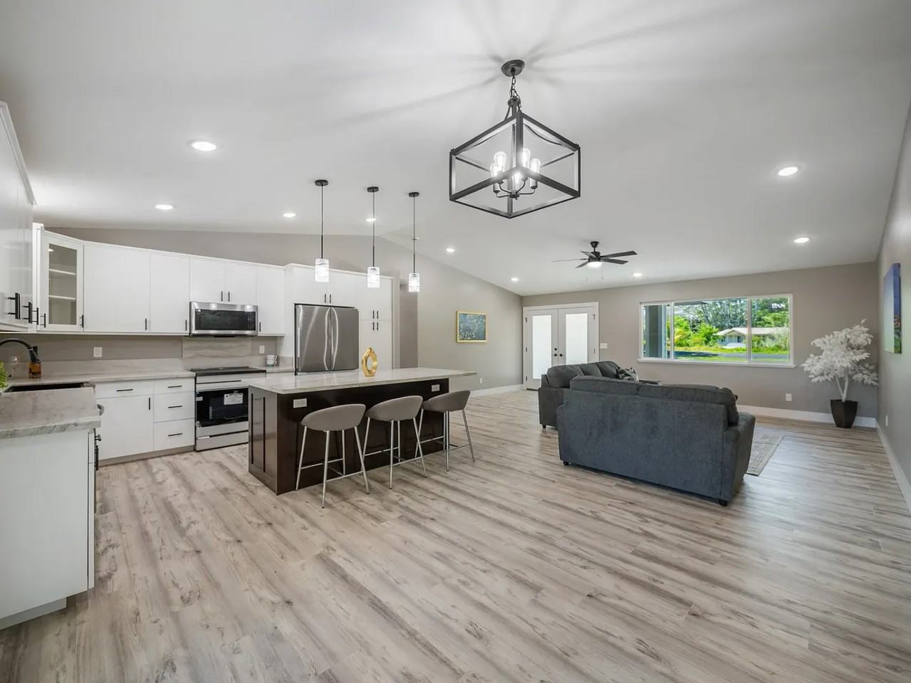 15-2047 9th Ave - Photo 4 of 16