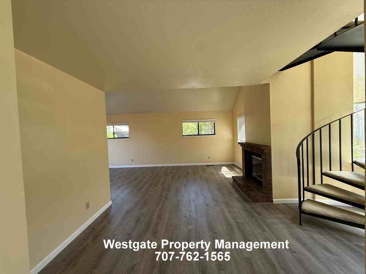 1453 Capri Ave - Photo 4 of 19