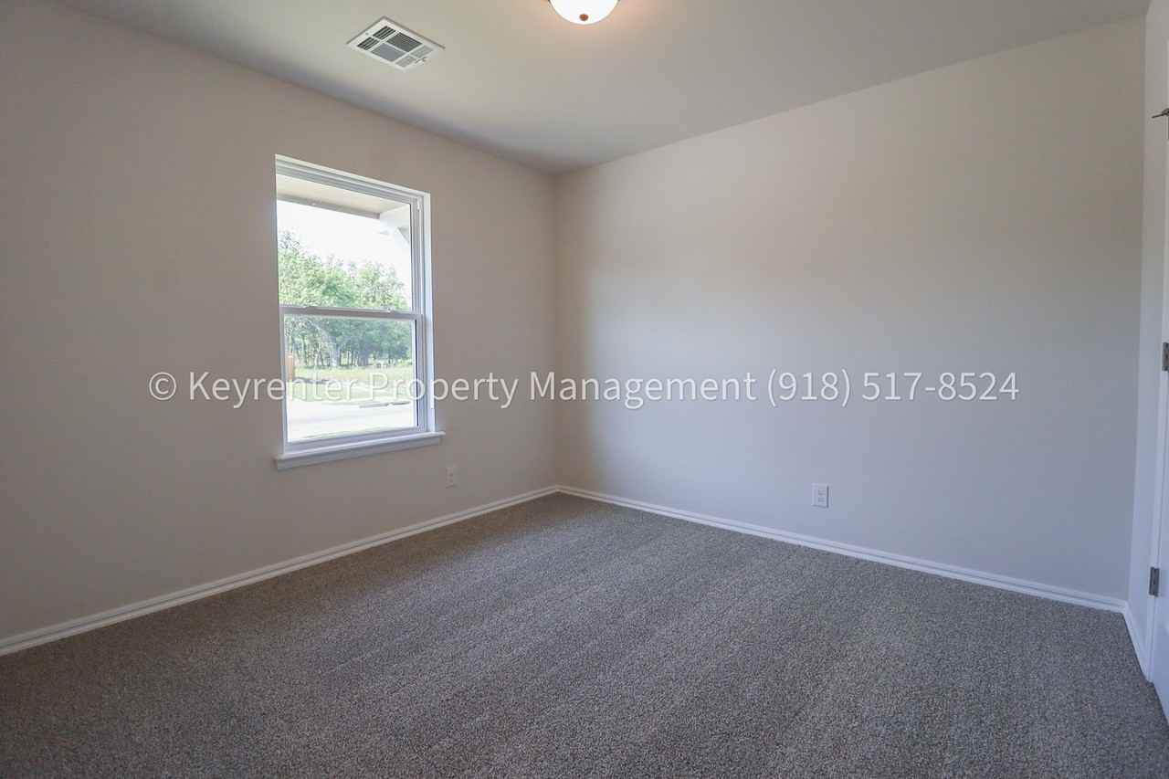 4500 W Winston St - Photo 5 of 38