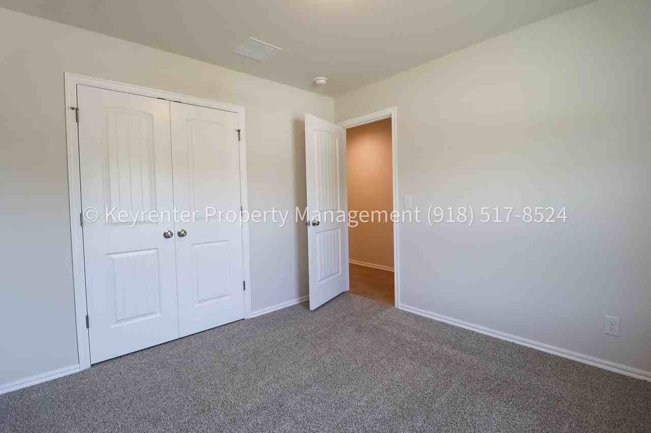 4500 W Winston St - Photo 6 of 38