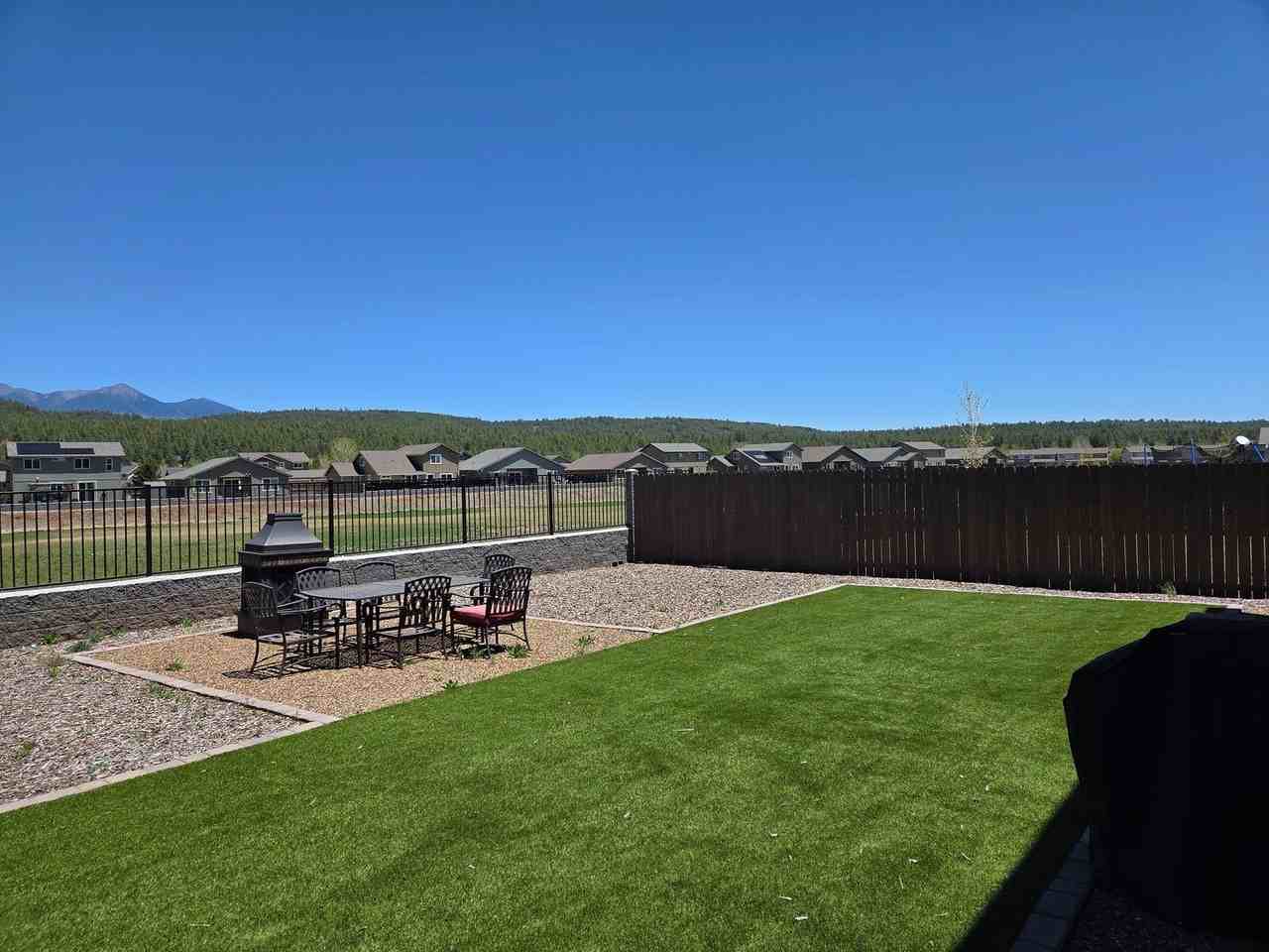 11880 Pegasus Rd - Photo 2 of 8