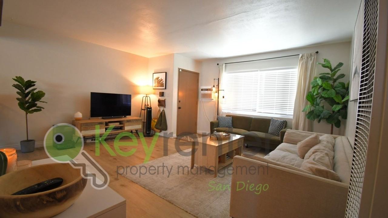 8075 Palm St - Photo 2 of 23
