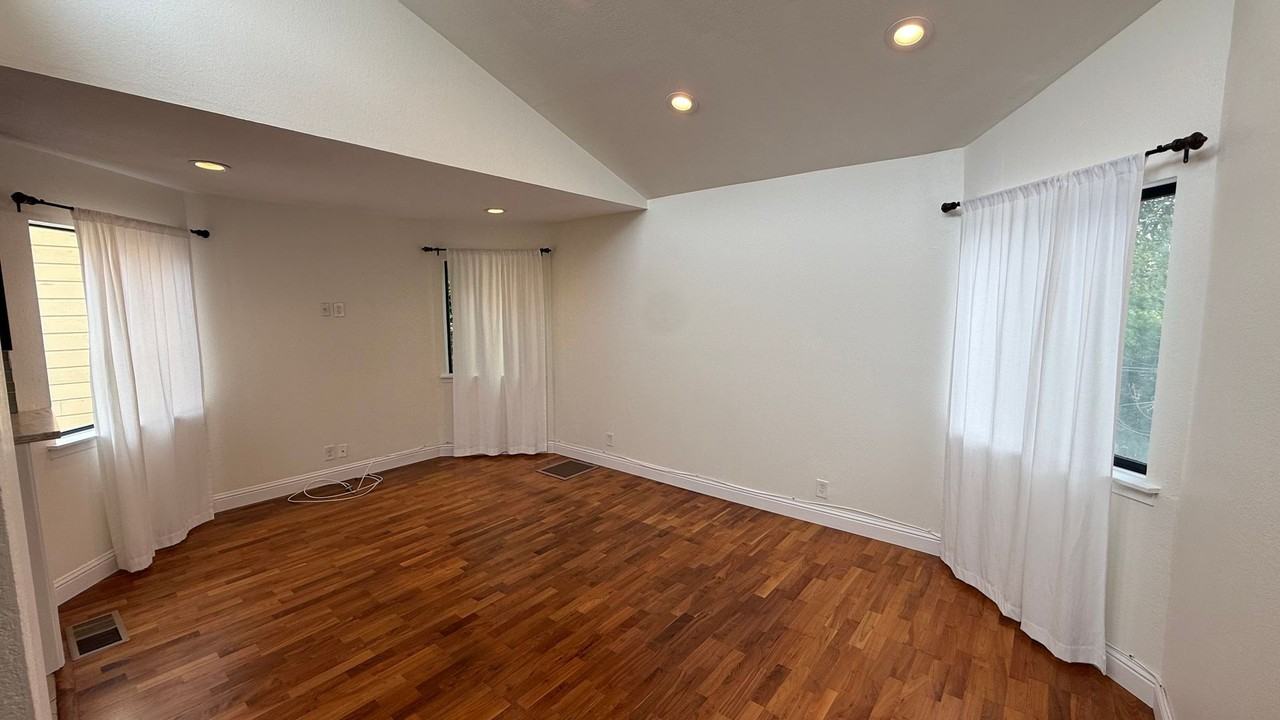 1415 Eddy St - Photo 4 of 35