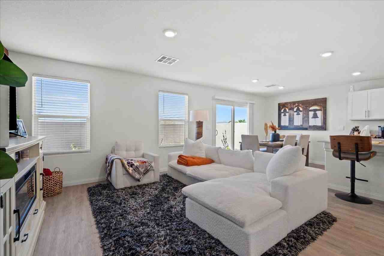 619 Peaceful Rock Ave - Photo 3 of 22